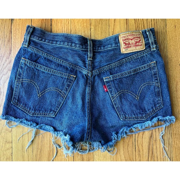 Levi’s Premium Womens 501 High Rise Button Fly Distressed Denim Shorts Size 27 - Picture 2 of 4